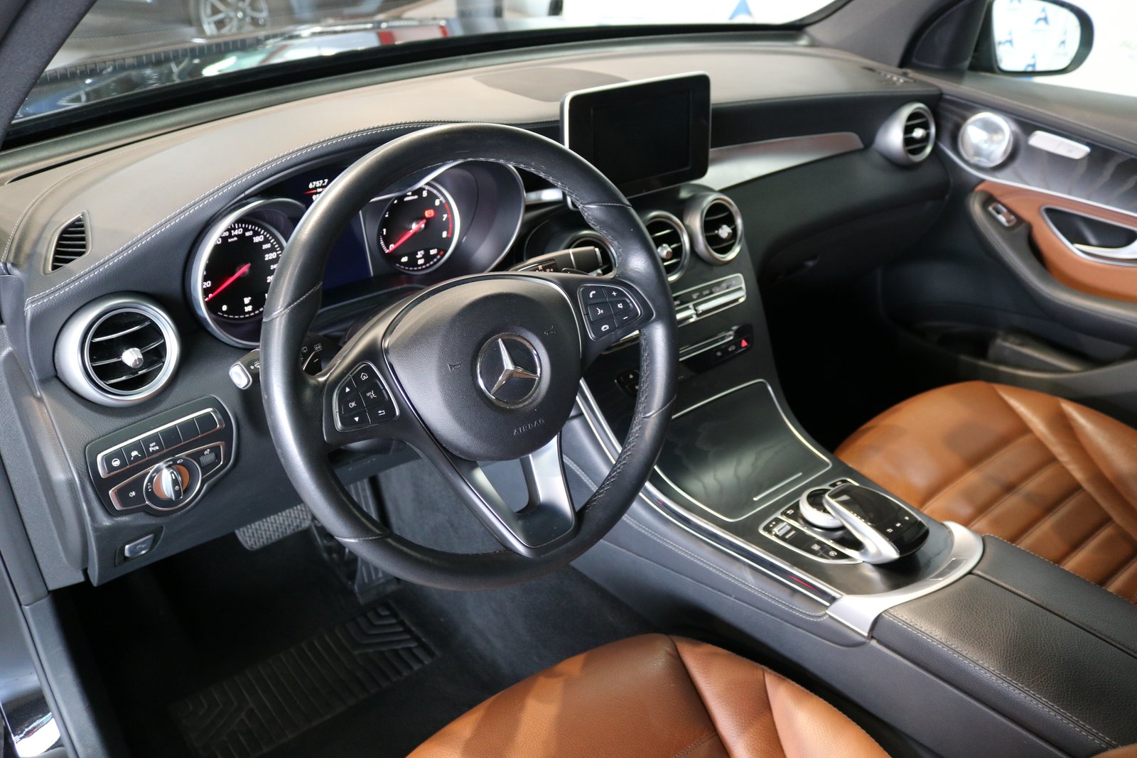 MERCEDES-BENZ GLC 250 4Matic 9G-Tronic, Petrol, Second hand / Used, Automatic - 2