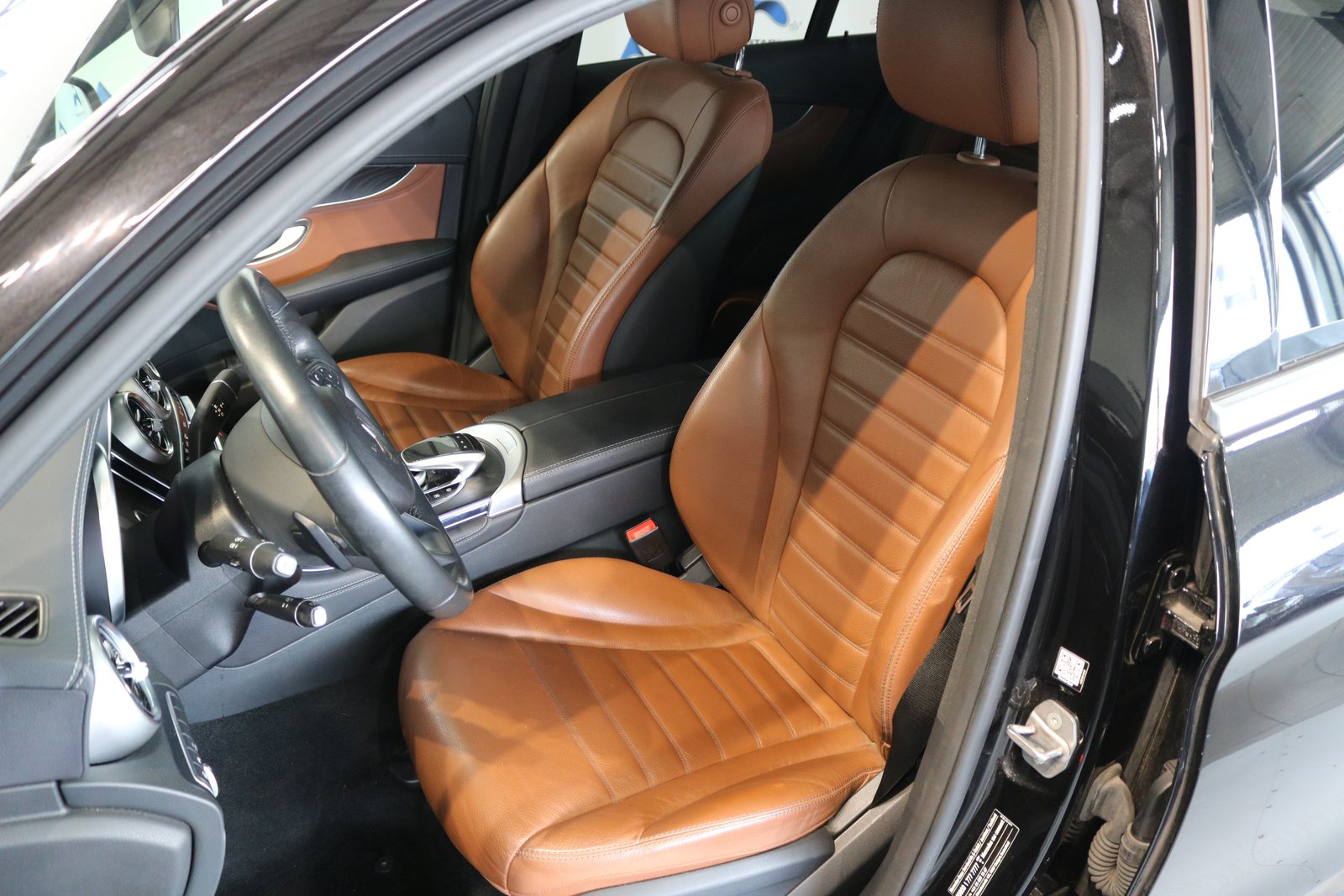 MERCEDES-BENZ GLC 250 4Matic 9G-Tronic, Petrol, Second hand / Used, Automatic - 3