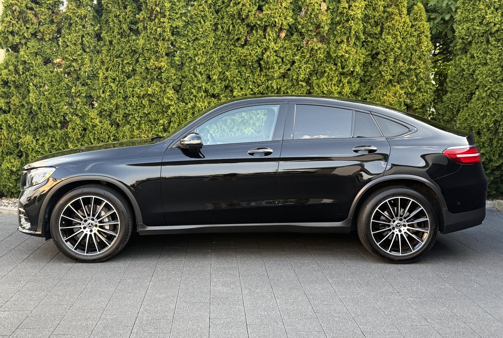 MERCEDES-BENZ Coupé 250 AMG Line 4Matic 9G-Tronic, Benzin, Occasion / Gebraucht, Automatik - 7