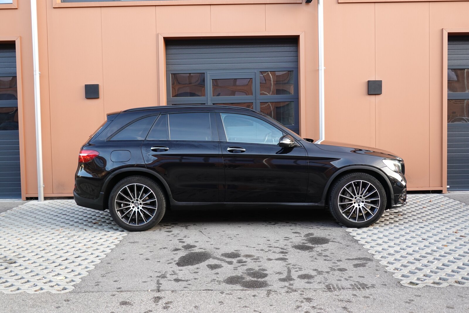 MERCEDES-BENZ GLC 250 AMG Line 4Matic * CH Auto * Toit Ouvrant * Sièges, Petrol, Second hand / Used, Automatic - 4