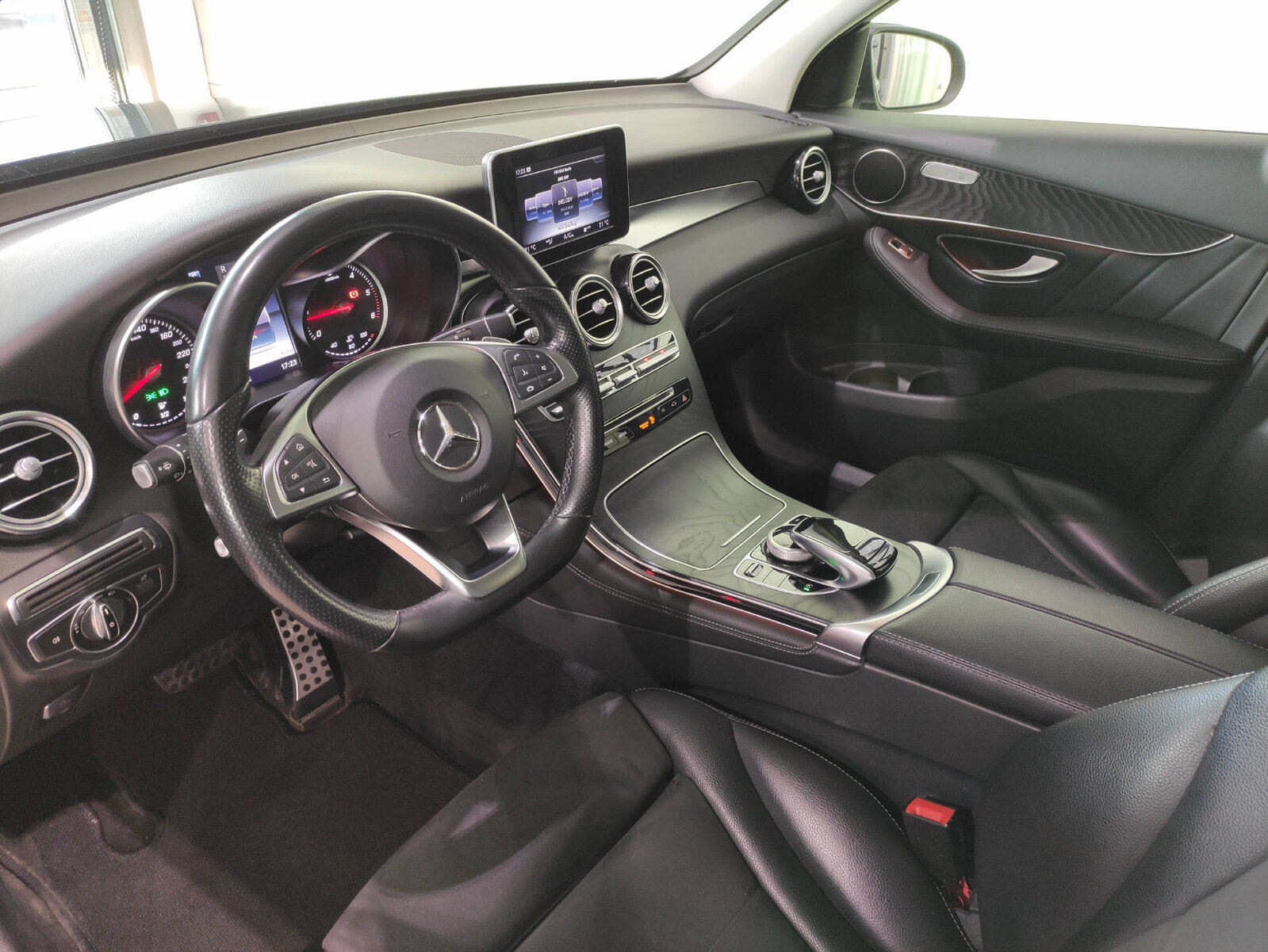 MERCEDES-BENZ GLC 250 d AMG Line 4m, Diesel, Occasion, Automatik - 4