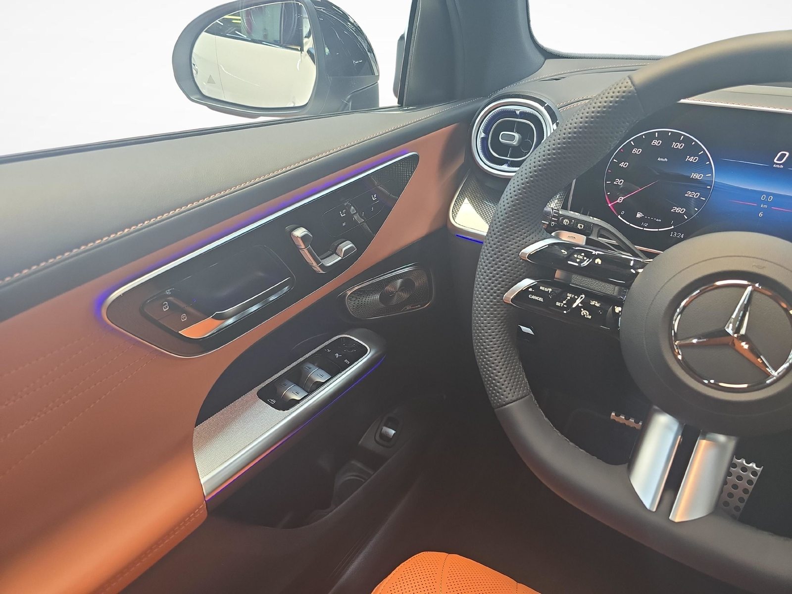 MERCEDES-BENZ GLC 300 4MATIC AMG Line, Mild-Hybrid Petrol/Electric, New car, Automatic - 5