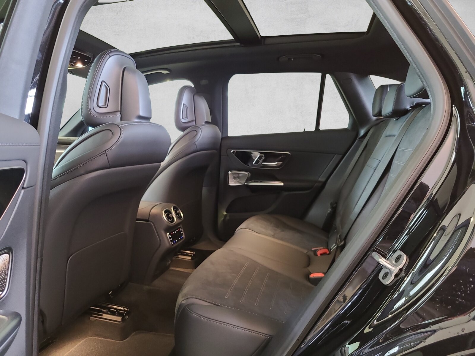 MERCEDES-BENZ GLC 300 AMG Line 4matic X254, Hybride Léger Essence/Électricité, Voiture nouvelle, Automatique - 3