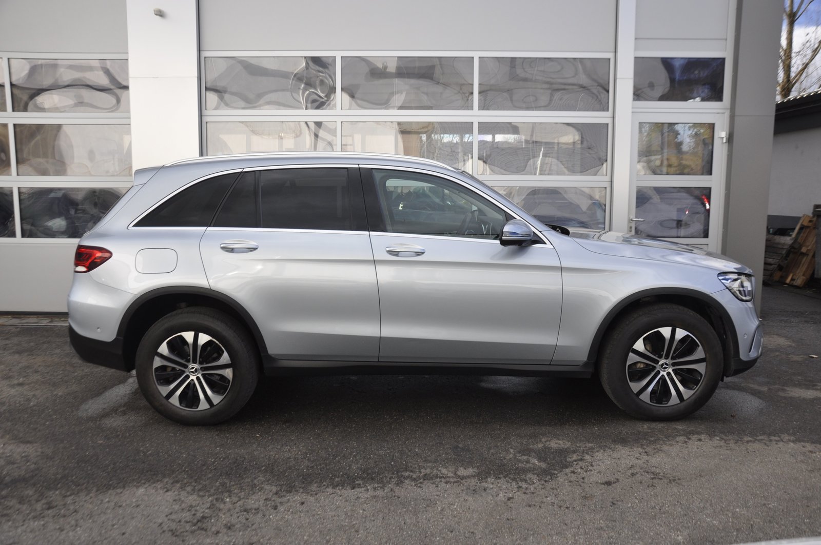 MERCEDES-BENZ GLC 300 e Off-Road 4Matic 9G-Tronic, Plug-in-Hybrid Benzin/Elektro, Occasion / Gebraucht, Automatik - 2