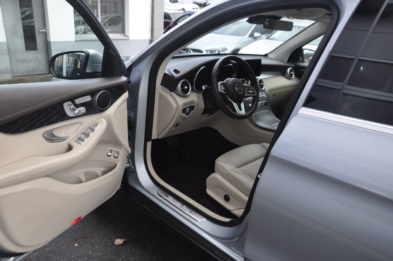 MERCEDES-BENZ GLC 300 e Off-Road 4Matic 9G-Tronic, Plug-in-Hybrid Benzin/Elektro, Occasion / Gebraucht, Automatik - 4