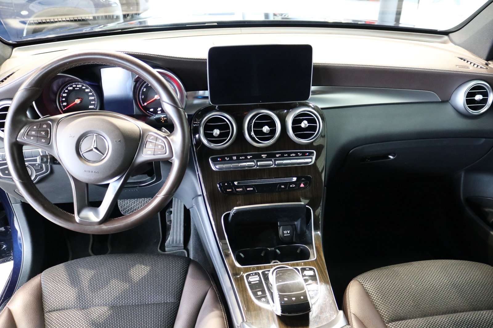 MERCEDES-BENZ GLC 300 4Matic 9G-Tronic, Benzin, Occasion / Gebraucht, Automatik - 3