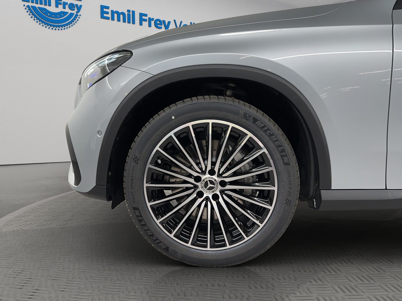 MERCEDES-BENZ GLC 300 AMG Line 4matic, Mild-Hybrid Petrol/Electric, Second hand / Used, Automatic - 4