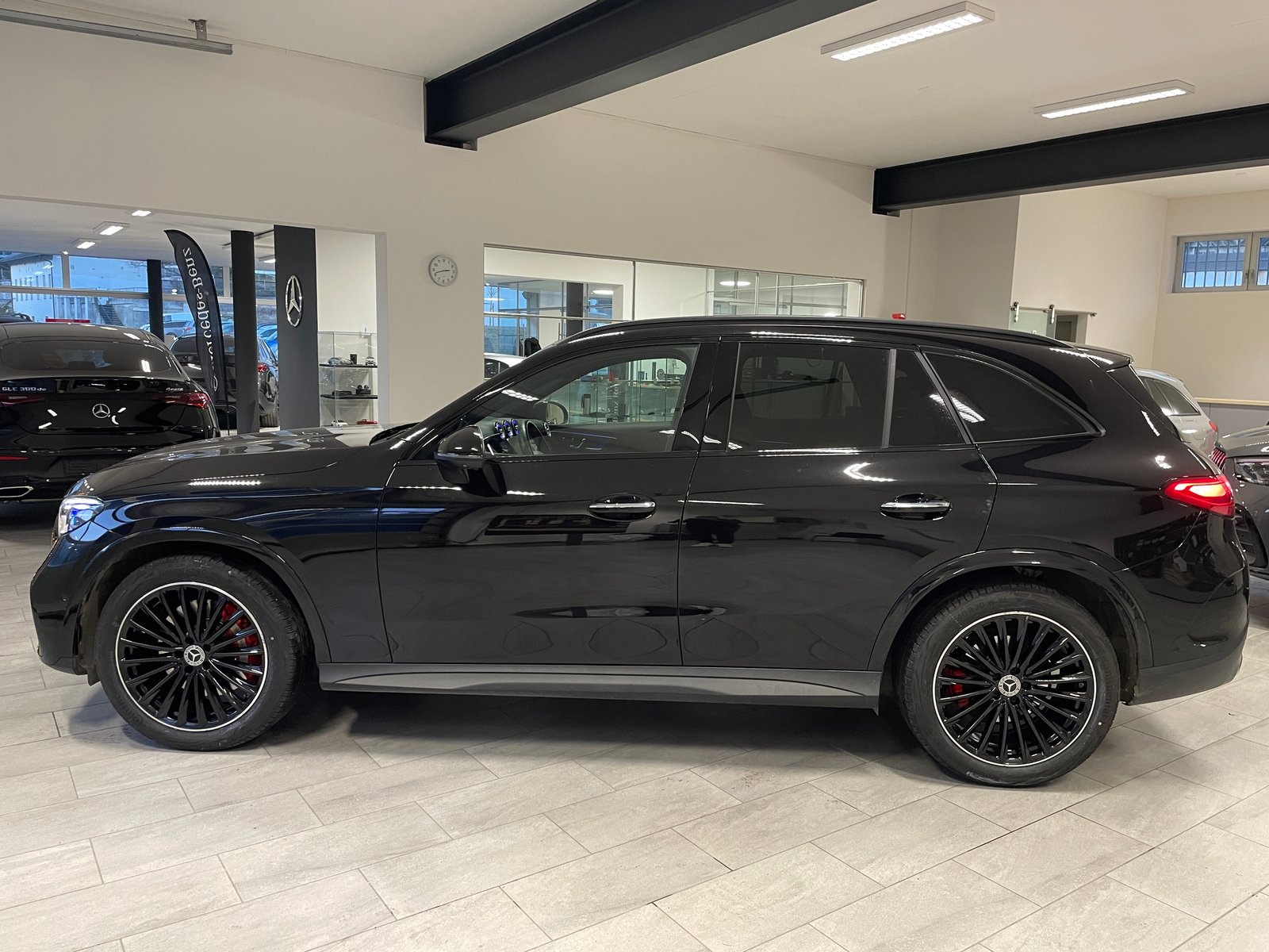 MERCEDES-BENZ GLC 300 4Matic 9G-Tronic AMG Line, Mild-Hybrid Benzin/Elektro, Occasion / Gebraucht, Automatik - 2