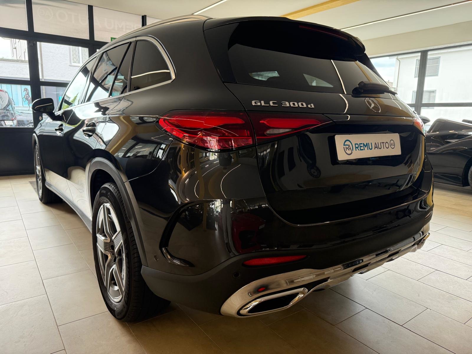 MERCEDES-BENZ GLC 300 d 4Matic 9G-Tronic AMG Line, Mild-Hybrid Diesel/Elektro, Occasion / Gebraucht, Automatik - 7