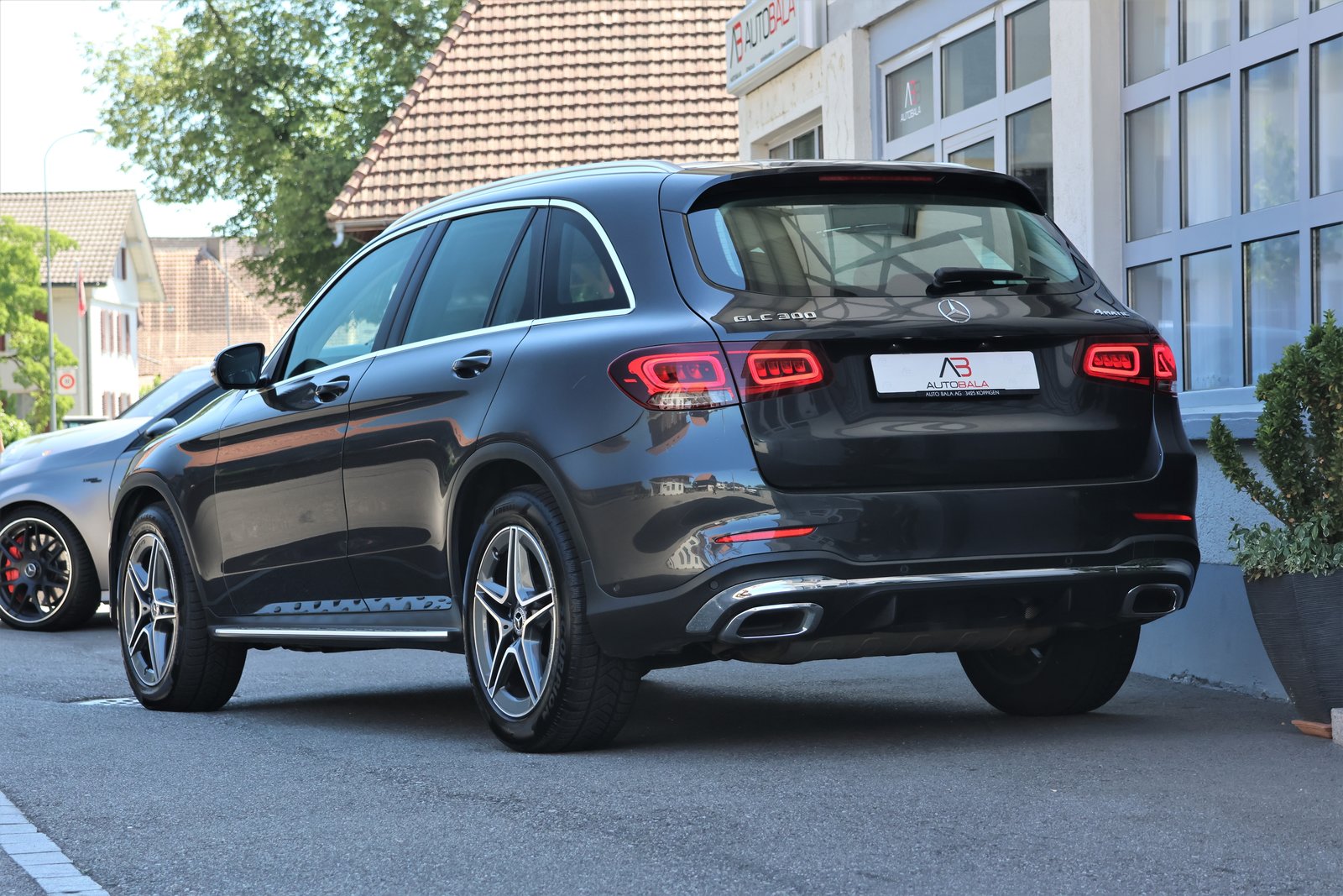 MERCEDES-BENZ GLC 300 AMG Line 4Matic 9G-Tronic + 2.4T AHK, Mild-Hybrid Petrol/Electric, Second hand / Used, Automatic - 3