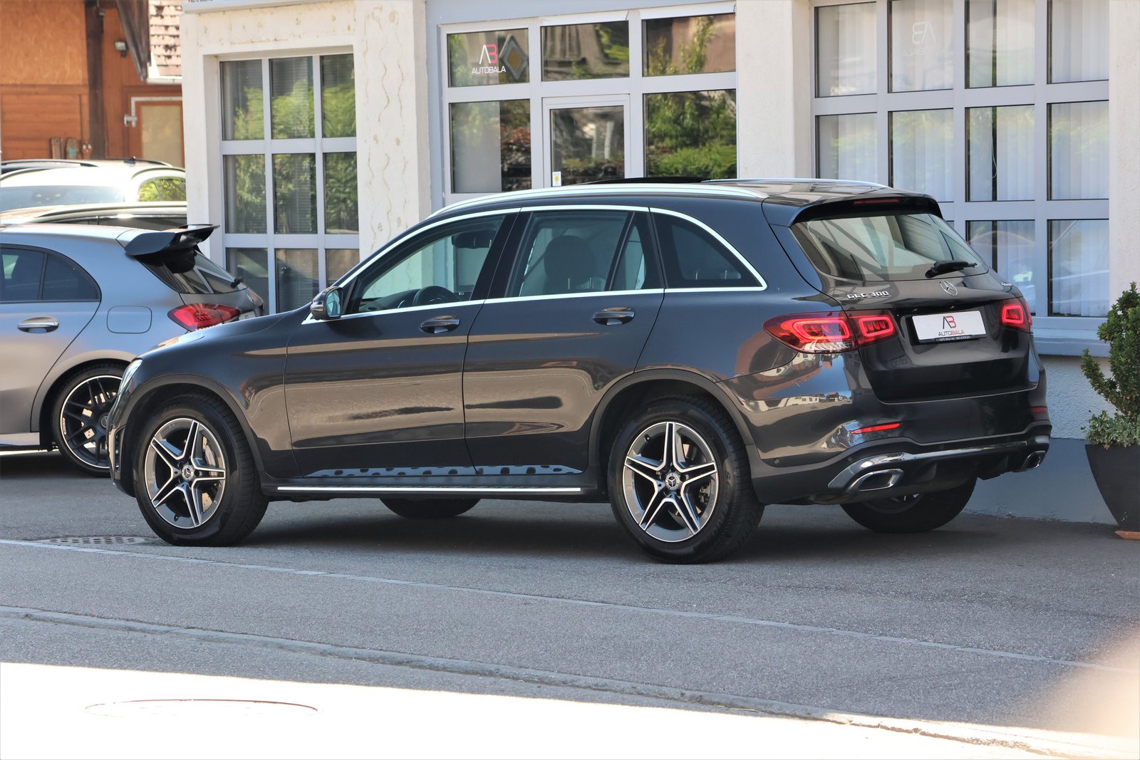 MERCEDES-BENZ GLC 300 AMG Line 4Matic 9G-Tronic + 2.4T AHK, Mild-Hybrid Petrol/Electric, Second hand / Used, Automatic - 5