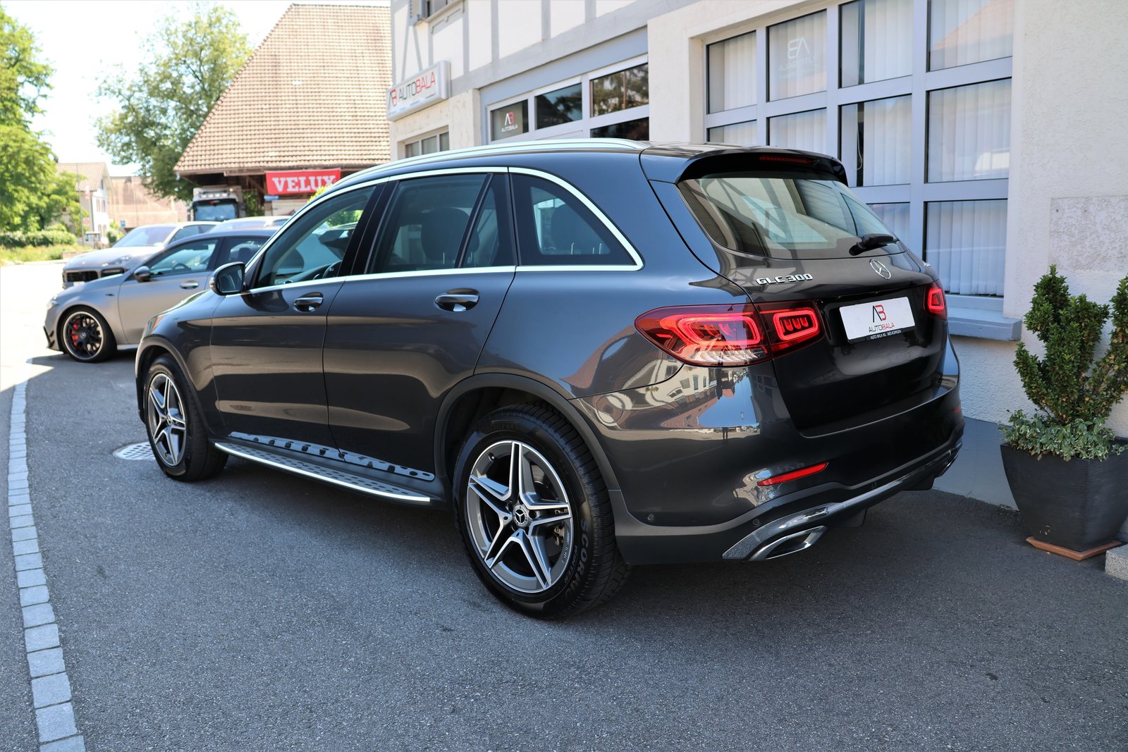 MERCEDES-BENZ GLC 300 AMG Line 4Matic 9G-Tronic + 2.4T AHK, Mild-Hybrid Petrol/Electric, Second hand / Used, Automatic - 7