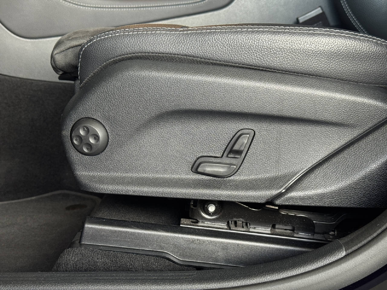 MERCEDES-BENZ GLC Coupé 300 AMG Line 4M AHK, Mild-Hybrid Benzin/Elektro, Occasion / Gebraucht, Automatik - 7