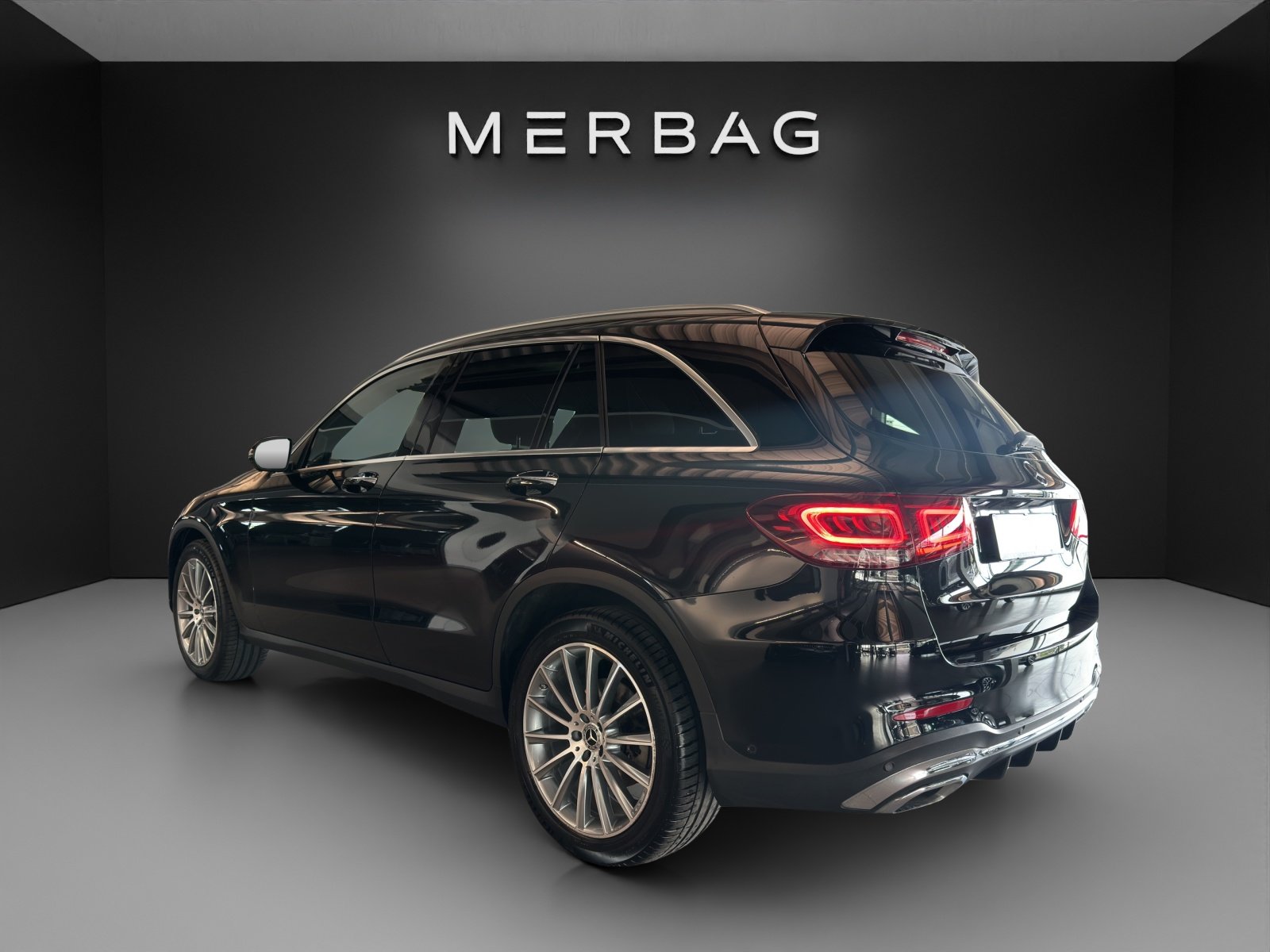 MERCEDES-BENZ GLC 300 AMG Line 4Matic, Mild-Hybrid Petrol/Electric, Second hand / Used, Automatic - 4