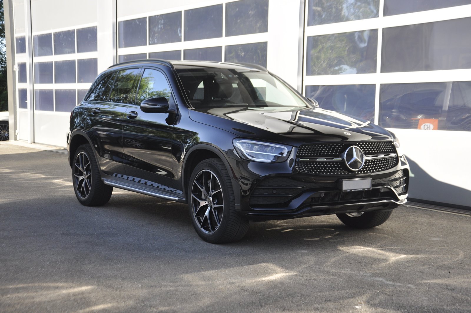 MERCEDES-BENZ GLC 300 e AMG Line 4Matic 9G-Tronic I Anhänge