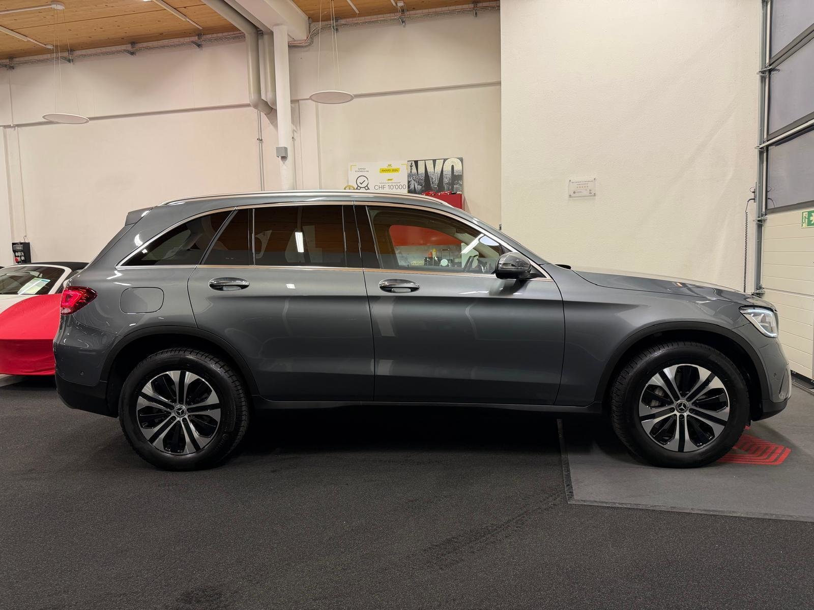 MERCEDES-BENZ GLC 300 e 4m, Plug-in-Hybrid Benzin/Elektro, Occasion / Gebraucht, Automatik - 4