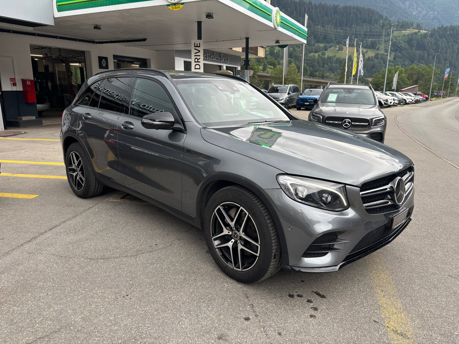 MERCEDES-BENZ GLC 300 Runout Edition 4M, Petrol, Second hand / Used, Automatic - 2