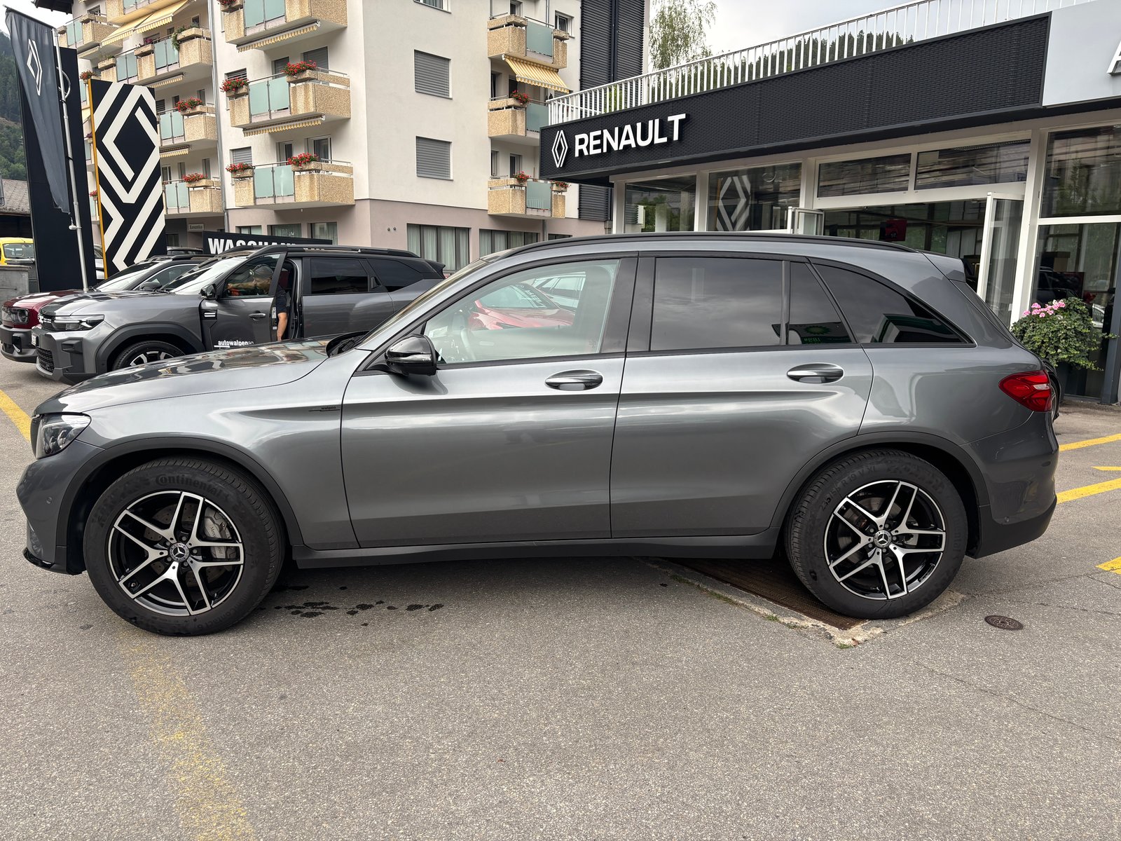 MERCEDES-BENZ GLC 300 Runout Edition 4M, Petrol, Second hand / Used, Automatic - 5