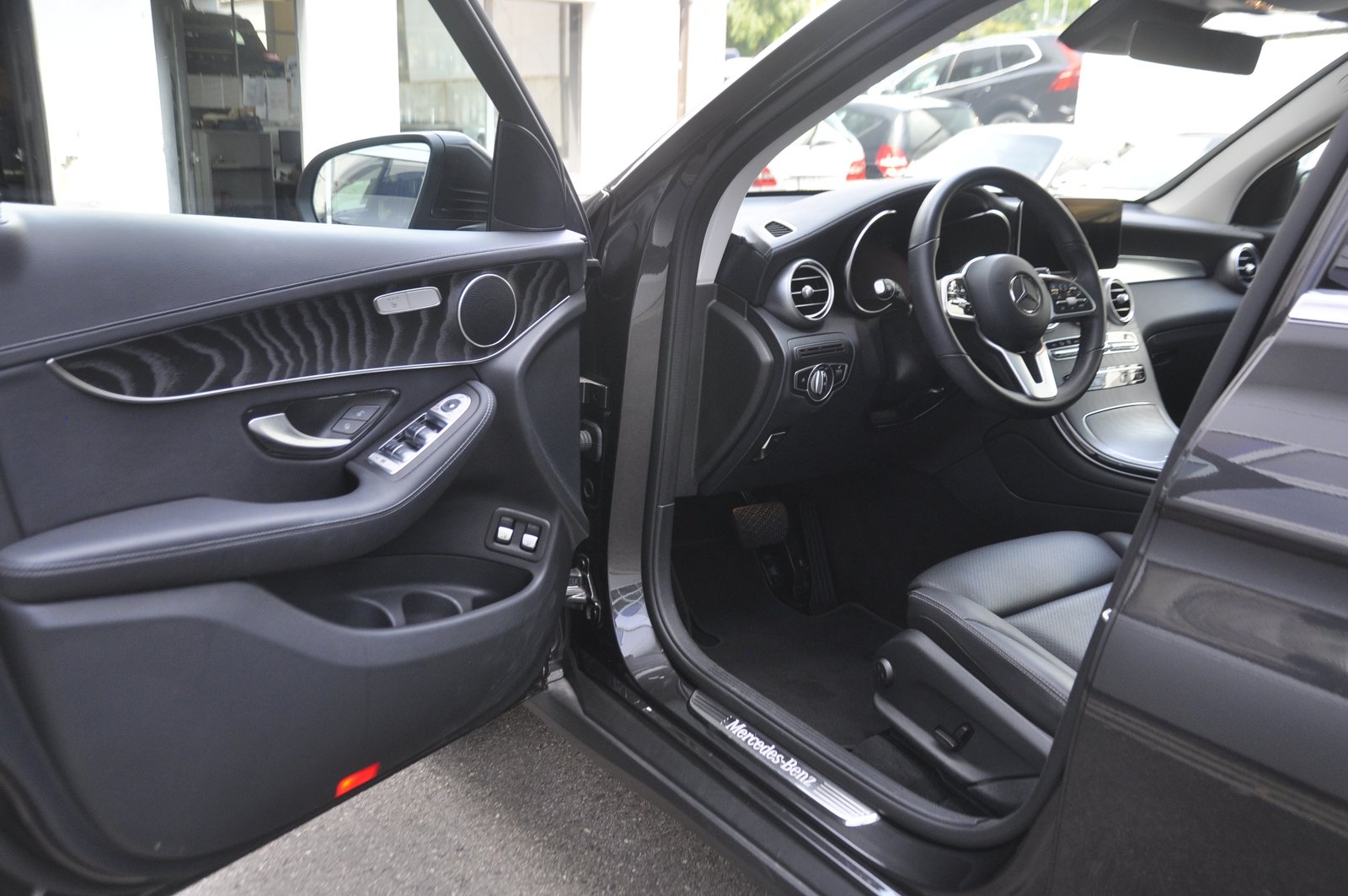 MERCEDES-BENZ GLC 300 e 4Matic 9G-Tronic I Anhängerkupplung, Hybride Rechargeable Essence/Électricité, Occasion / Utilisé, Automatique - 4
