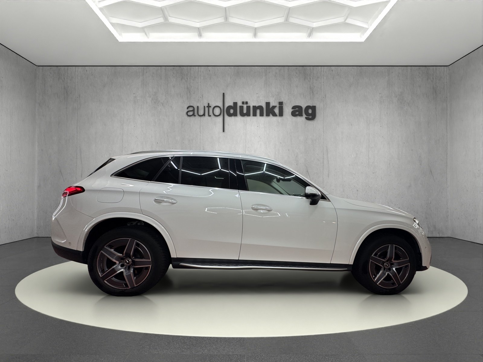 MERCEDES-BENZ GLC 300 e 4Matic 9G-Tronic, Plug-in-Hybrid Benzin/Elektro, Occasion / Gebraucht, Automatik - 5