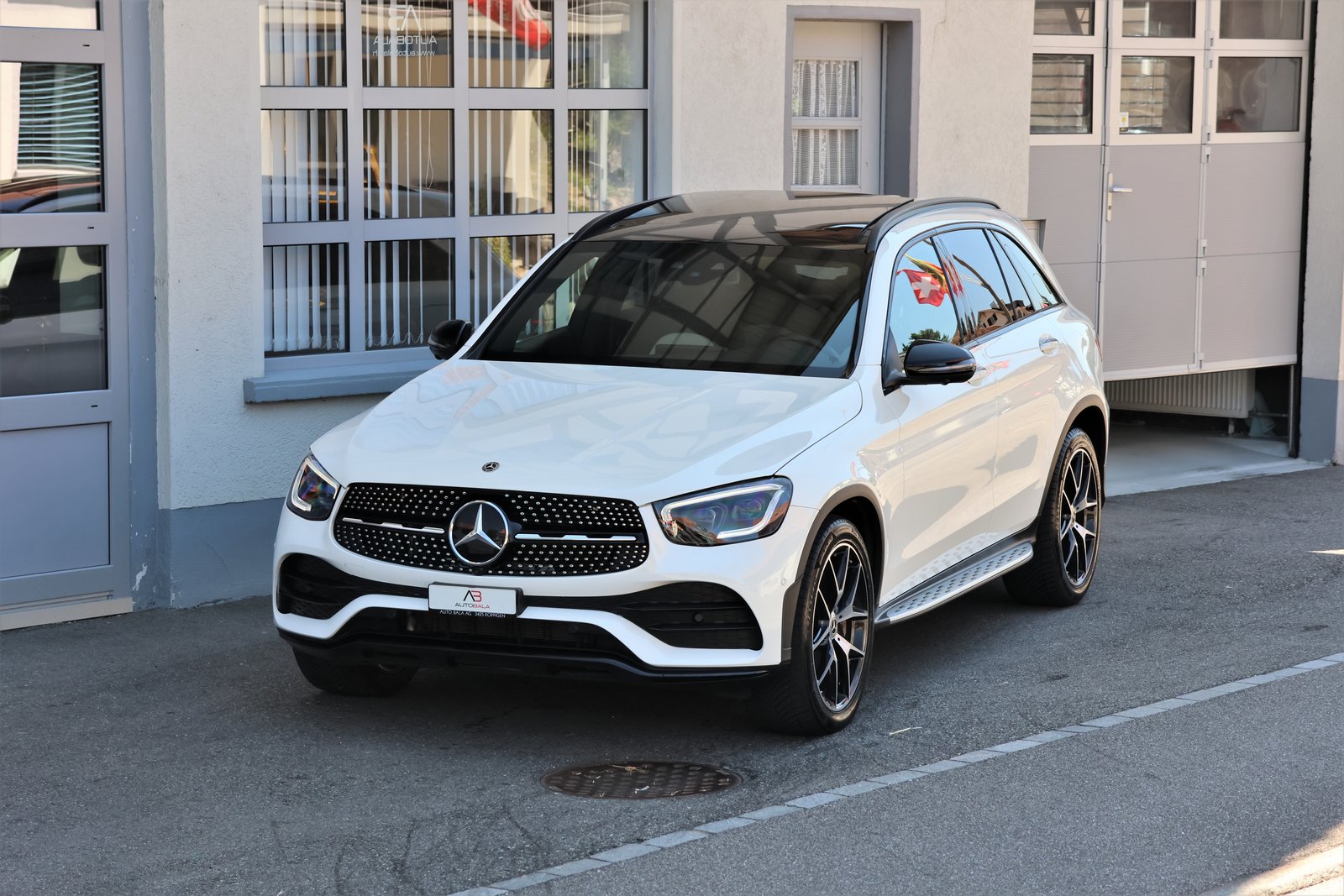 MERCEDES-BENZ GLC 300 AMG Line 4Matic 9G-Tronic (CH) + 2.4T