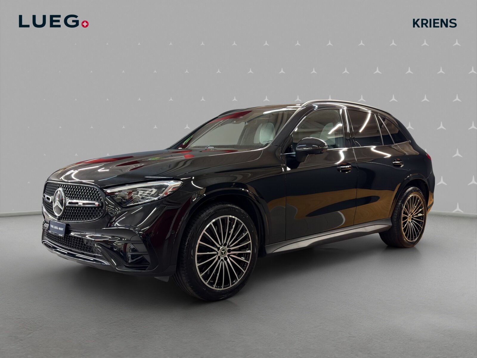 MERCEDES-BENZ GLC 300 4M - AMG / DISTRONIC / 360 Grad Kamera