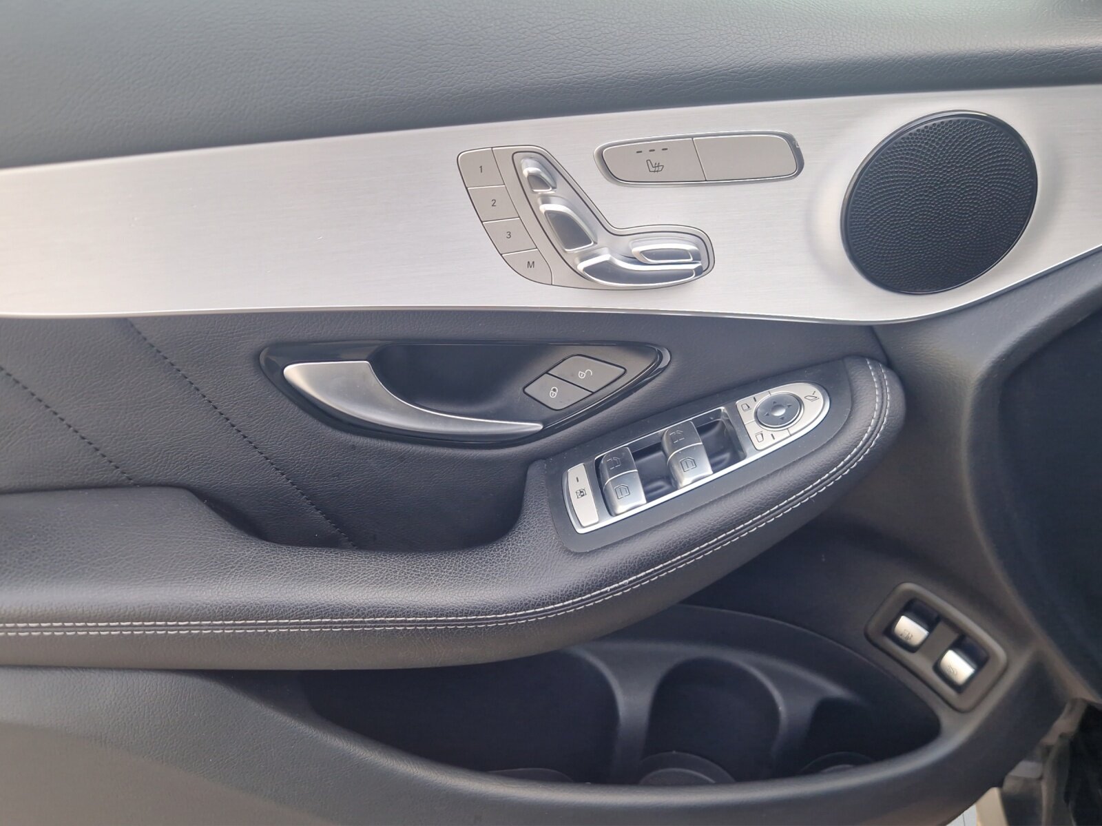 MERCEDES-BENZ GLC 300 e AMG Line 4Matic, Hybride Rechargeable Essence/Électricité, Occasion / Utilisé, Automatique - 7