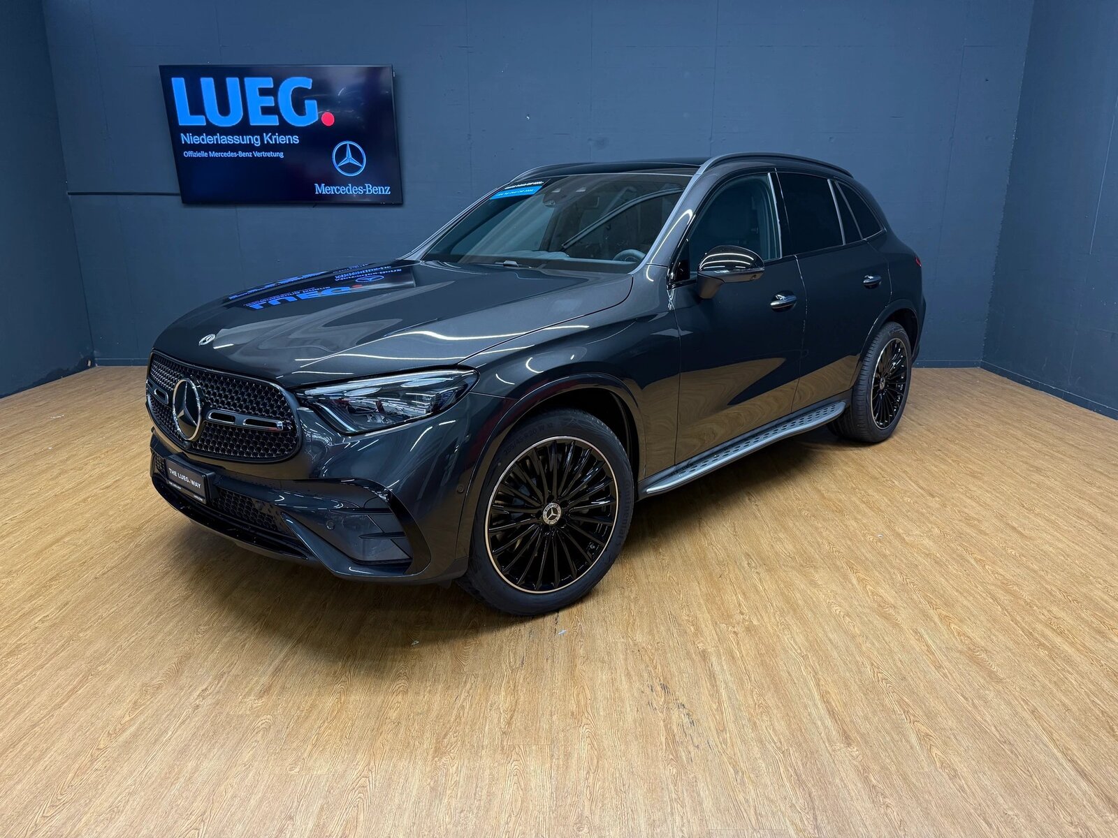 MERCEDES-BENZ GLC 300 d 4M - AMG / DISTRONIC / 360 Grad Kamera