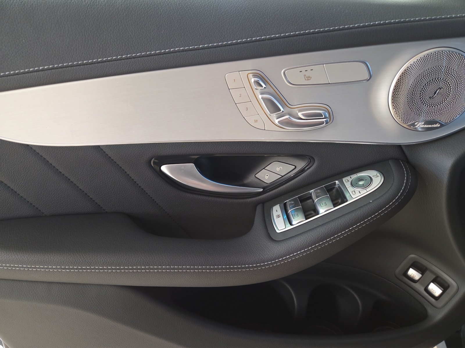MERCEDES-BENZ GLC 300 e AMG Line 4Matic 9G-Tronic, Hybride Rechargeable Essence/Électricité, Voiture de démonstration, Automatique - 7