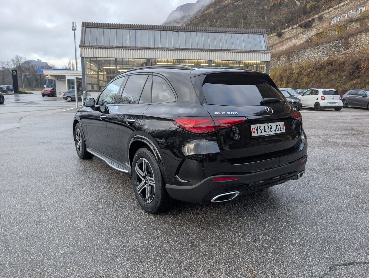 MERCEDES-BENZ GLC 300 4Matic AMG Line 9G-Tronic, Mild-Hybrid Petrol/Electric, Ex-demonstrator, Automatic - 3