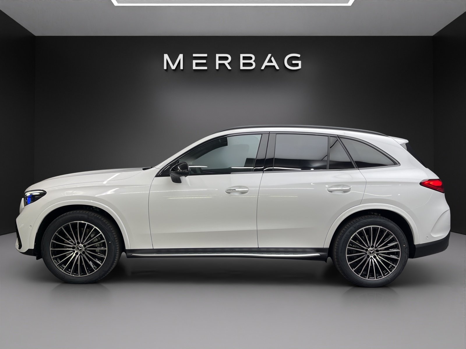 MERCEDES-BENZ GLC 300 4Matic 9G-Tronic, Mild-Hybrid Petrol/Electric, Ex-demonstrator, Automatic - 3
