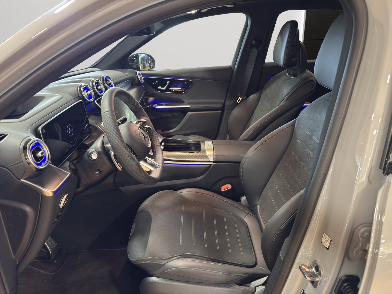 MERCEDES-BENZ GLC 300 e 4Matic EQ Star 9G-Tronic, Plug-in-Hybrid Petrol/Electric, Ex-demonstrator, Automatic - 4