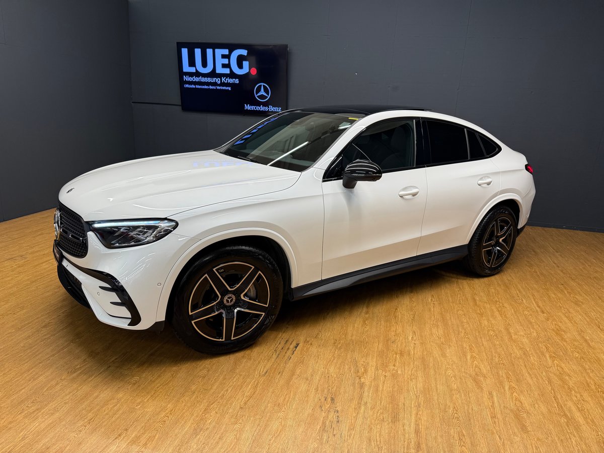 MERCEDES-BENZ GLC 300 d 4M - Coupé - AMG / 360 Grad Kamera / Panorama-Dach