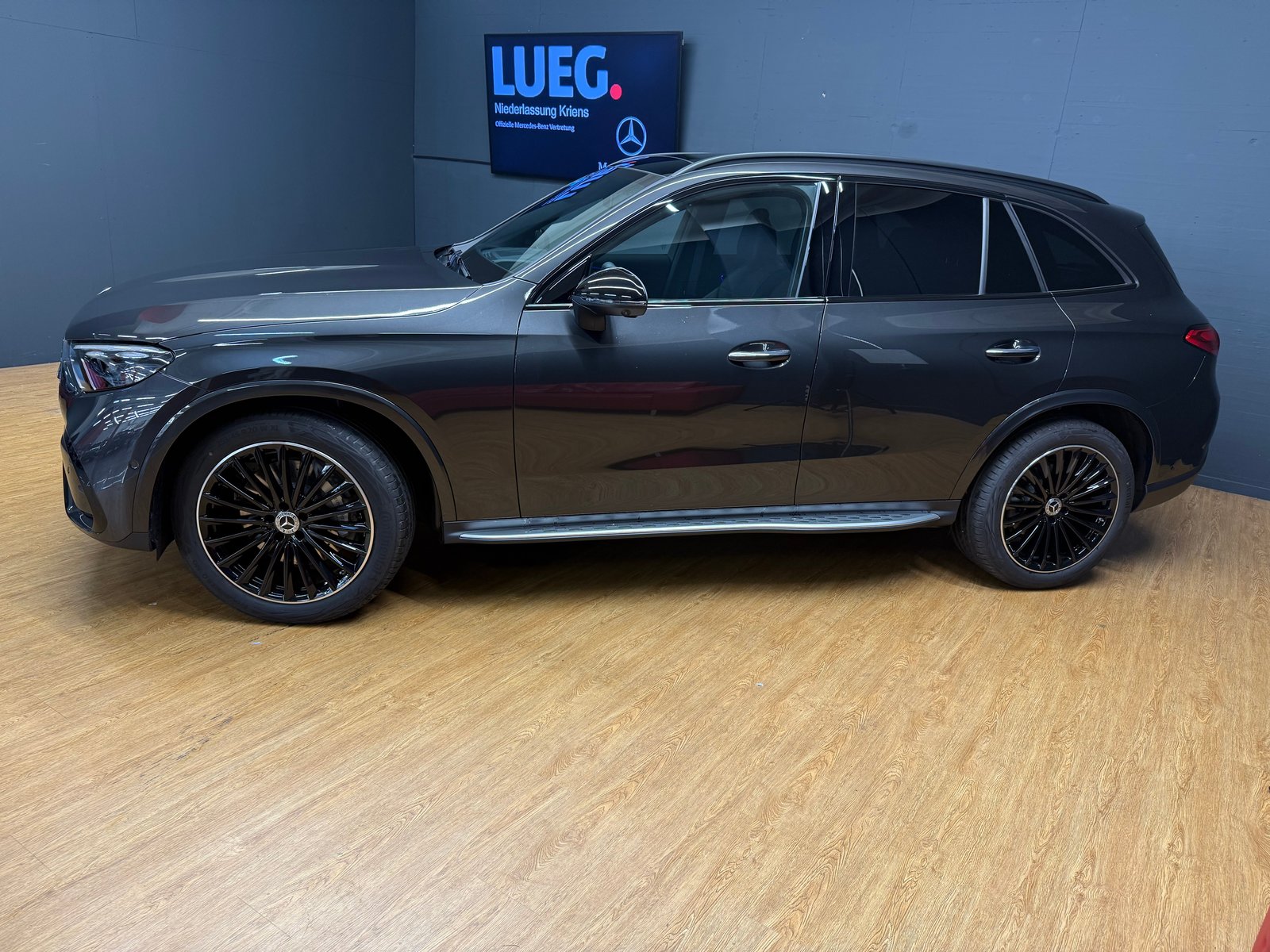 MERCEDES-BENZ GLC 300 d 4M - AMG / DISTRONIC / 360 Grad Kamera, Mild-Hybrid Diesel/Elektro, Occasion / Gebraucht, Automat - 3