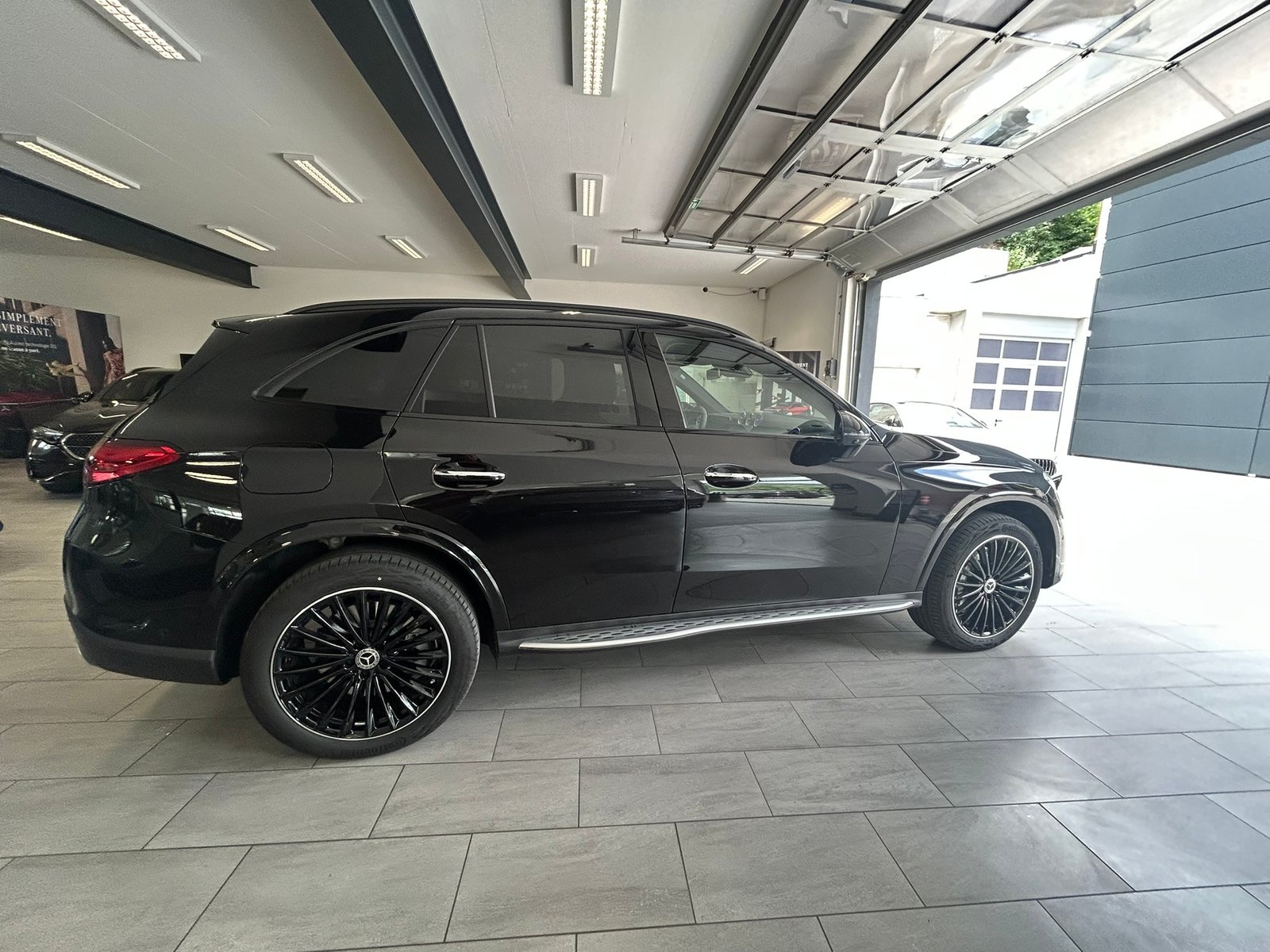 MERCEDES-BENZ GLC 400 e 4Matic AMG Line EQ Star 9G-Tronic, Plug-in-Hybrid Petrol/Electric, Ex-demonstrator, Automatic - 4