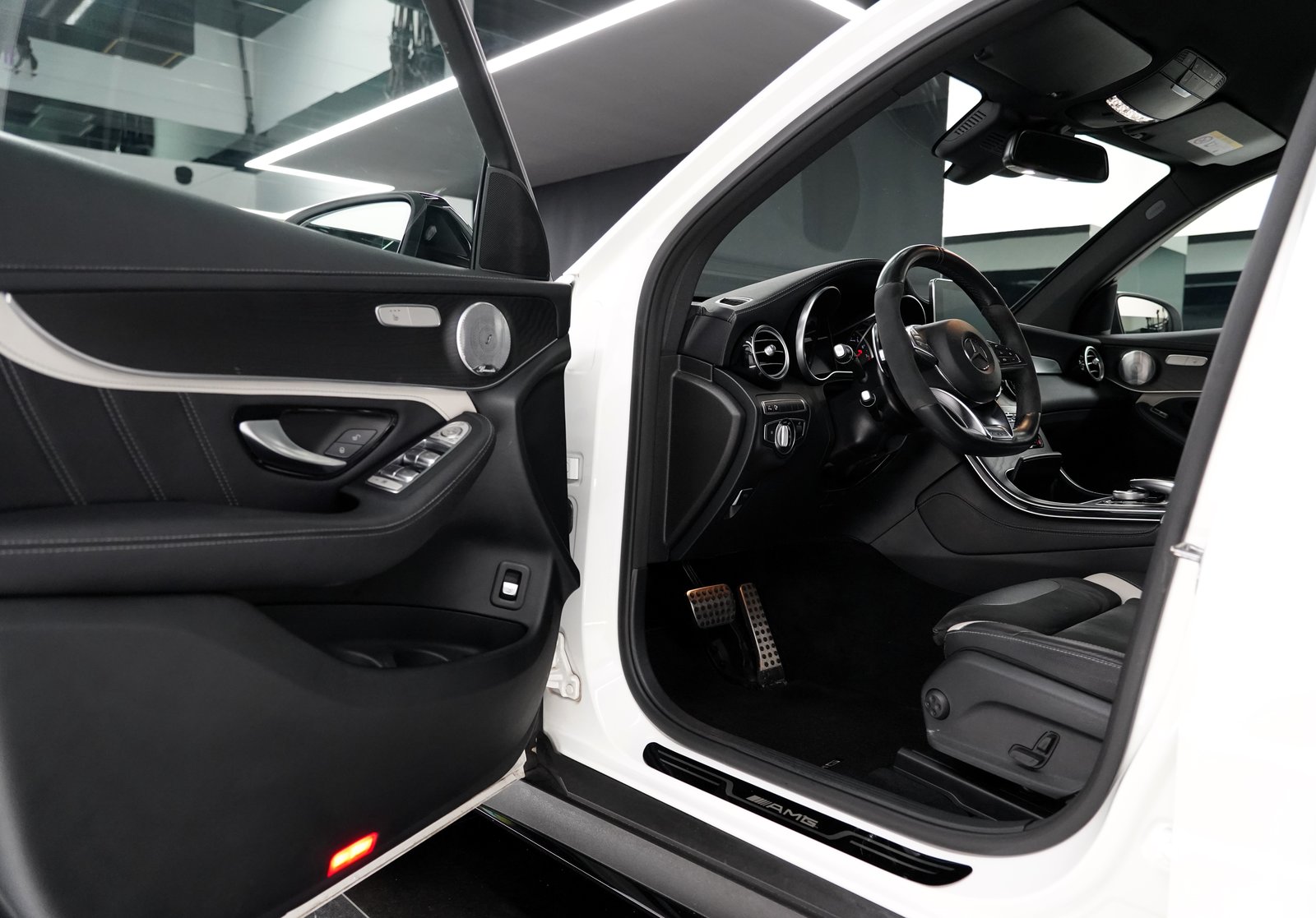 MERCEDES-BENZ GLC 63 S AMG 4Matic+, Benzin, Occasion / Gebraucht, Automatik - 7