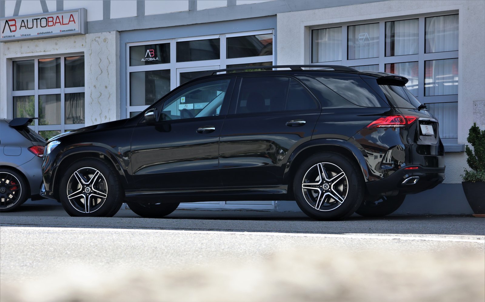 MERCEDES-BENZ GLE 300 d 4Matic AMG Line 9G-Tronic, Mild-Hybrid Diesel/Elektro, Occasion / Gebraucht, Automatik - 4