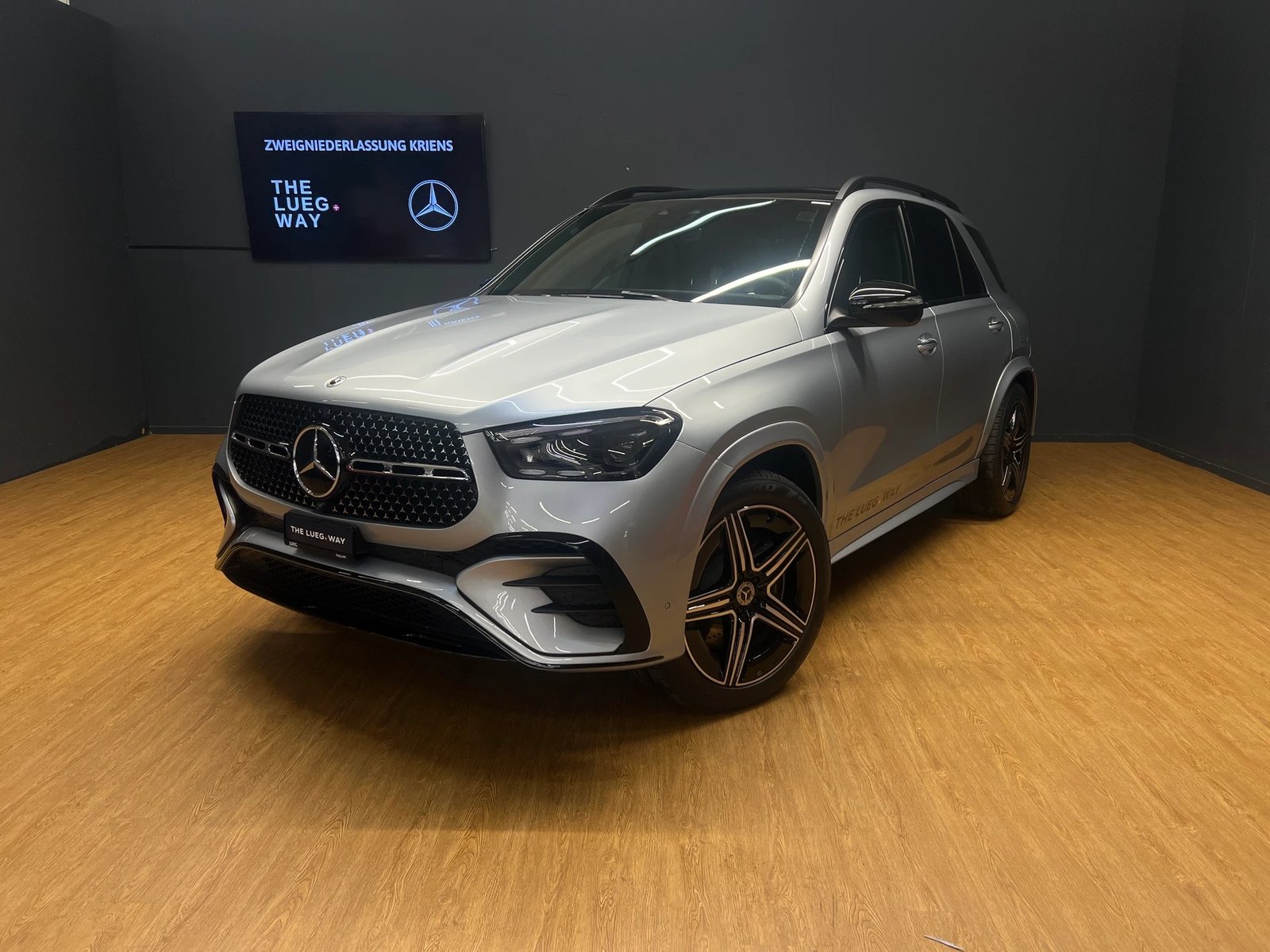 MERCEDES-BENZ GLE 350 de 4M - AMG / DISTRONIC / 360 Grad Kam