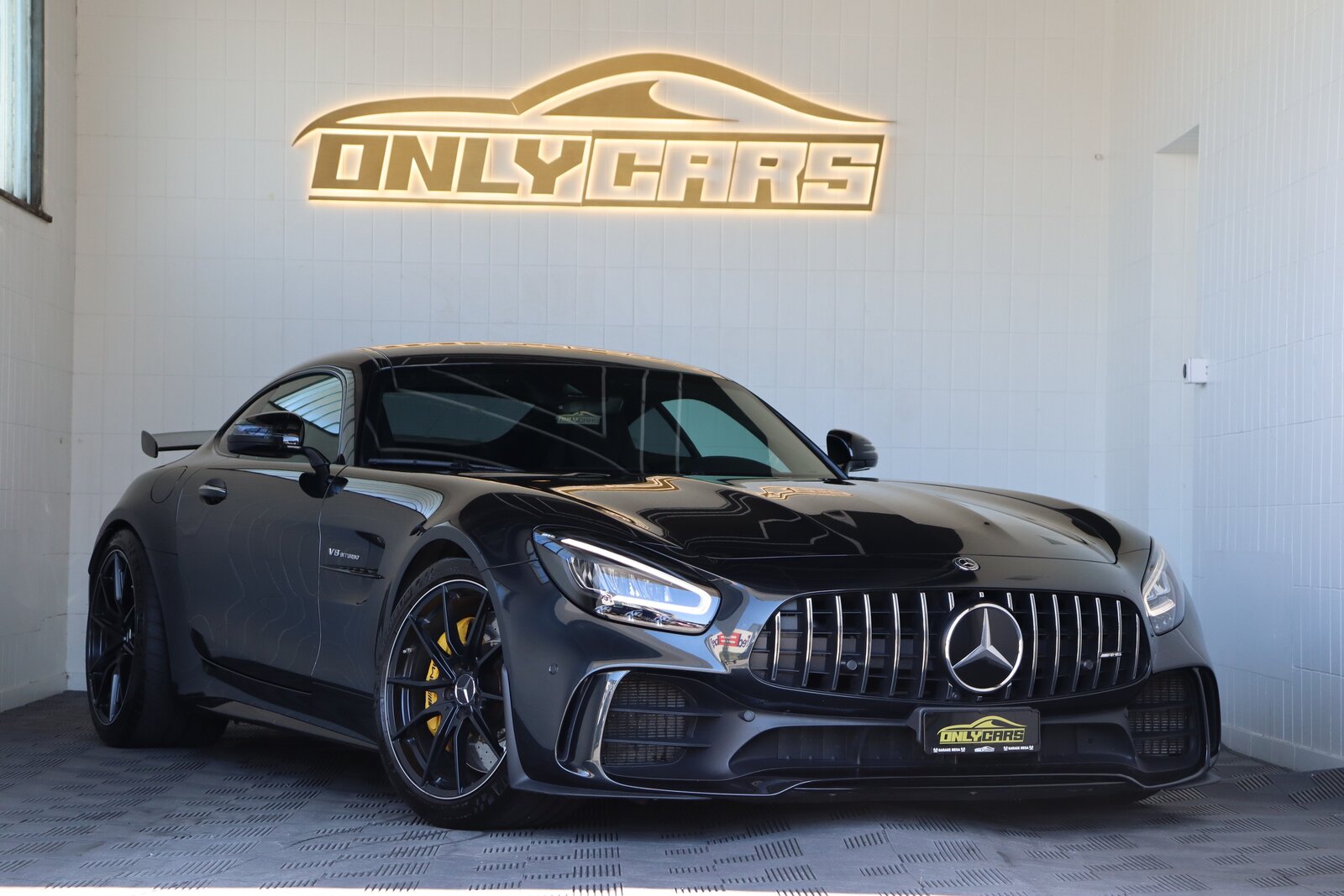 MERCEDES-BENZ AMG GT R Speedshift DCT