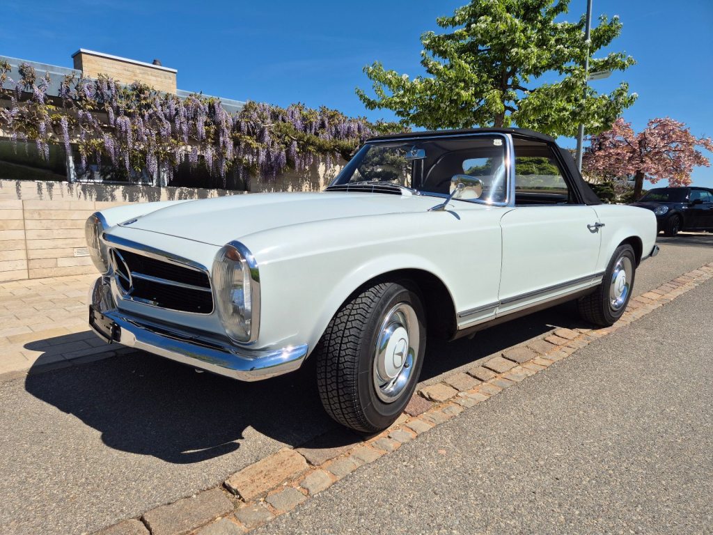 MERCEDES-BENZ SL 230 Pagode