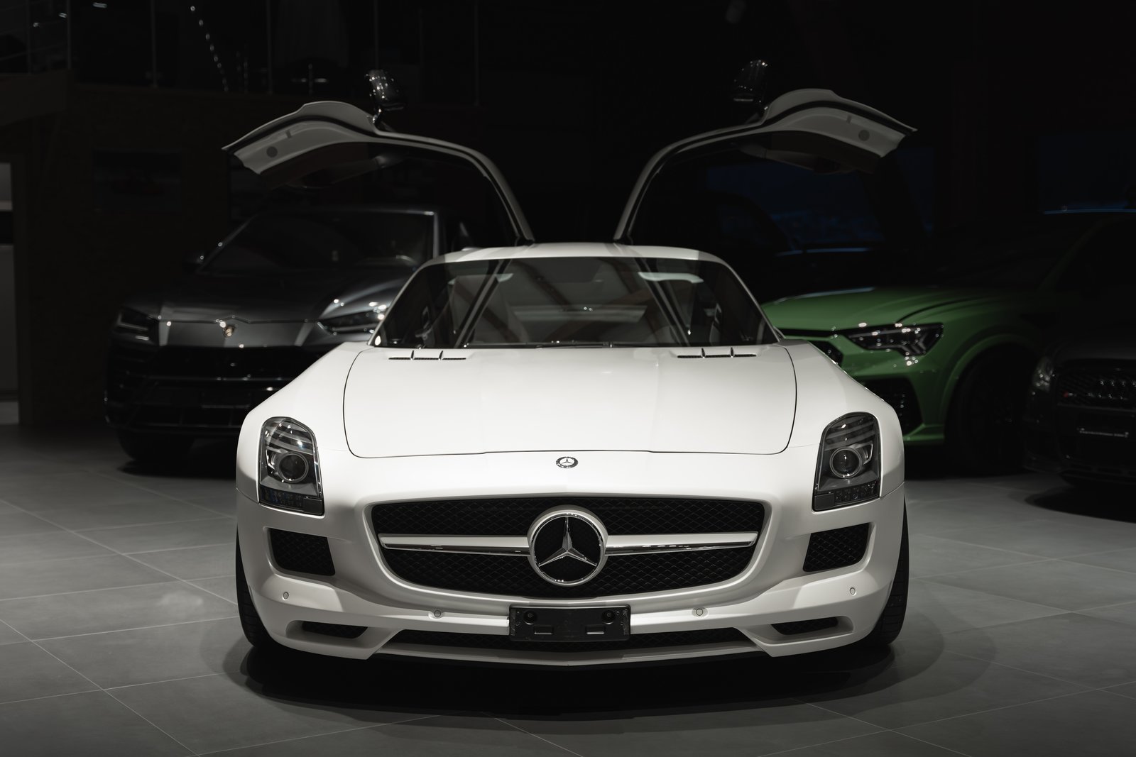 MERCEDES-BENZ SLS 63 AMG Blanc nacré mat *official car show, Benzin, Occasion / Gebraucht, Automatik - 4