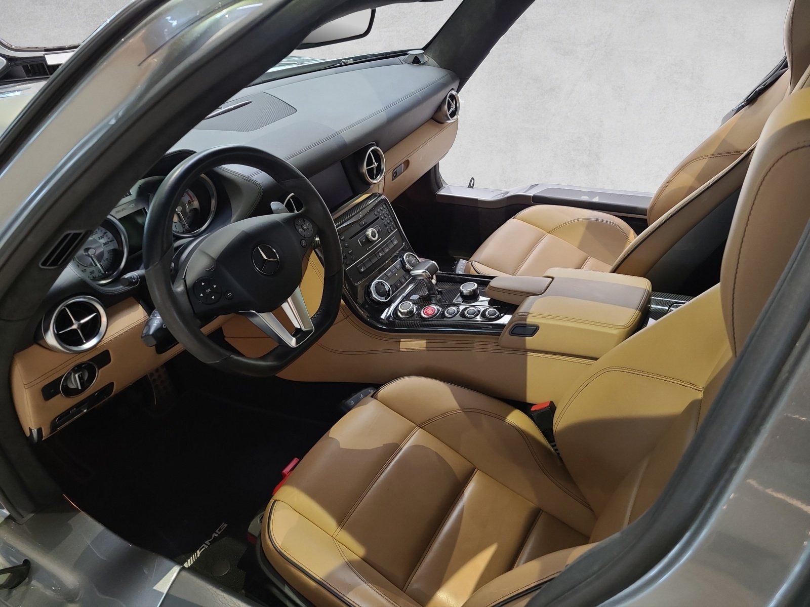 MERCEDES-BENZ SLS 63 AMG, Benzin, Occasion / Gebraucht, Automatik - 7