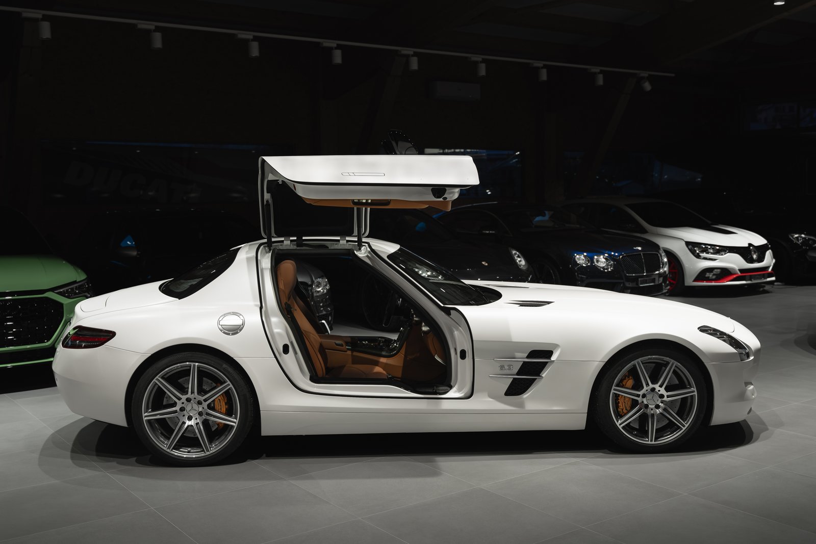 MERCEDES-BENZ SLS 63 AMG Blanc nacré mat *official car show, Benzin, Occasion / Gebraucht, Automatik - 6