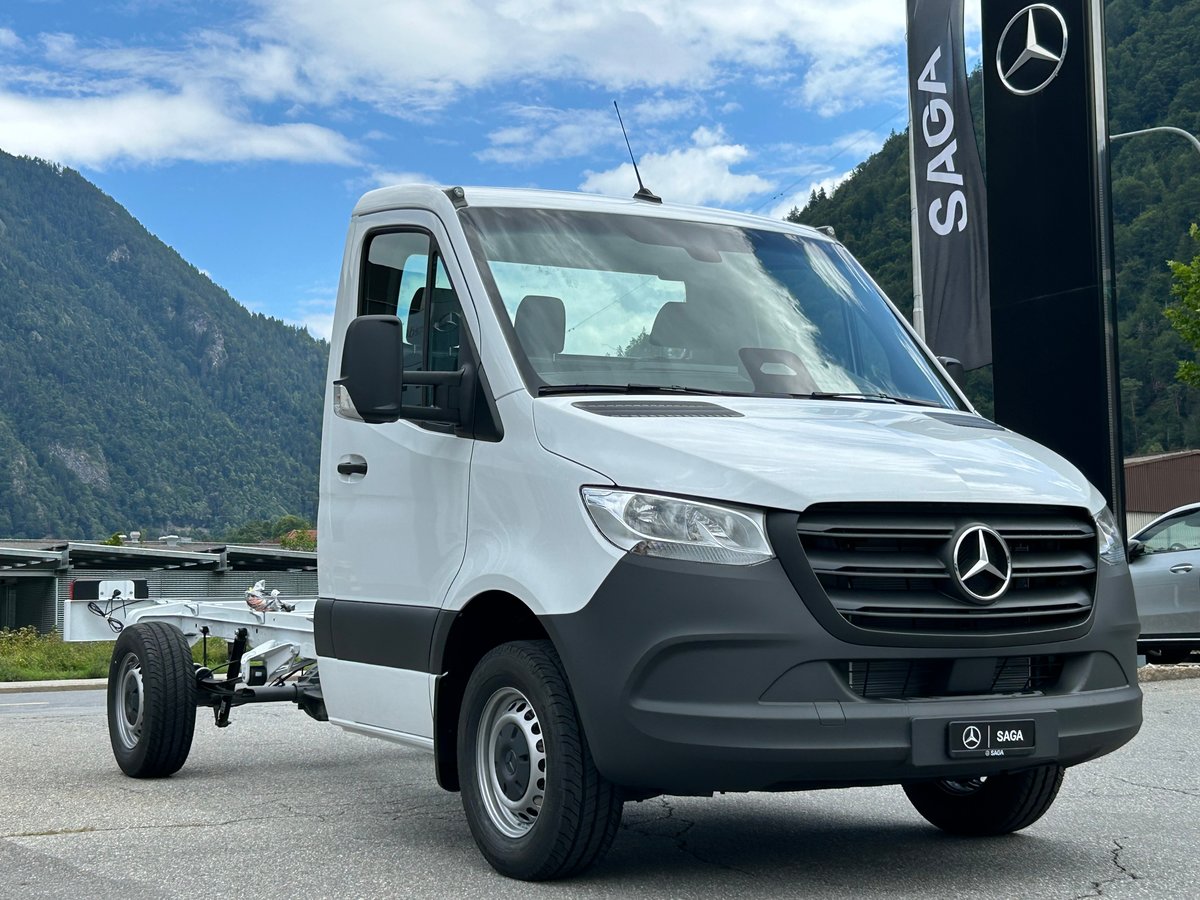MERCEDES-BENZ Sprinter 317 CDI BASE CH Standard