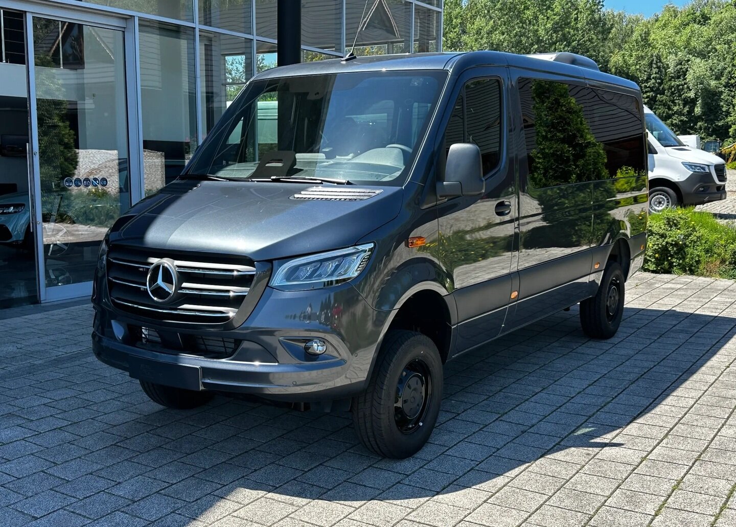 MERCEDES-BENZ Sprinter 319 CDI Standard 9G-TRONIC 4x4 9 Sitz