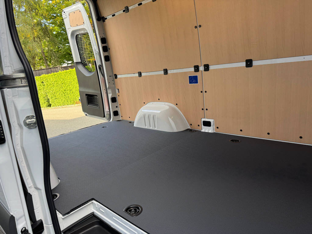 MERCEDES-BENZ eSprinter 320 Kasten Pro 3665 S, Electric, Ex-demonstrator, Automatic - 7