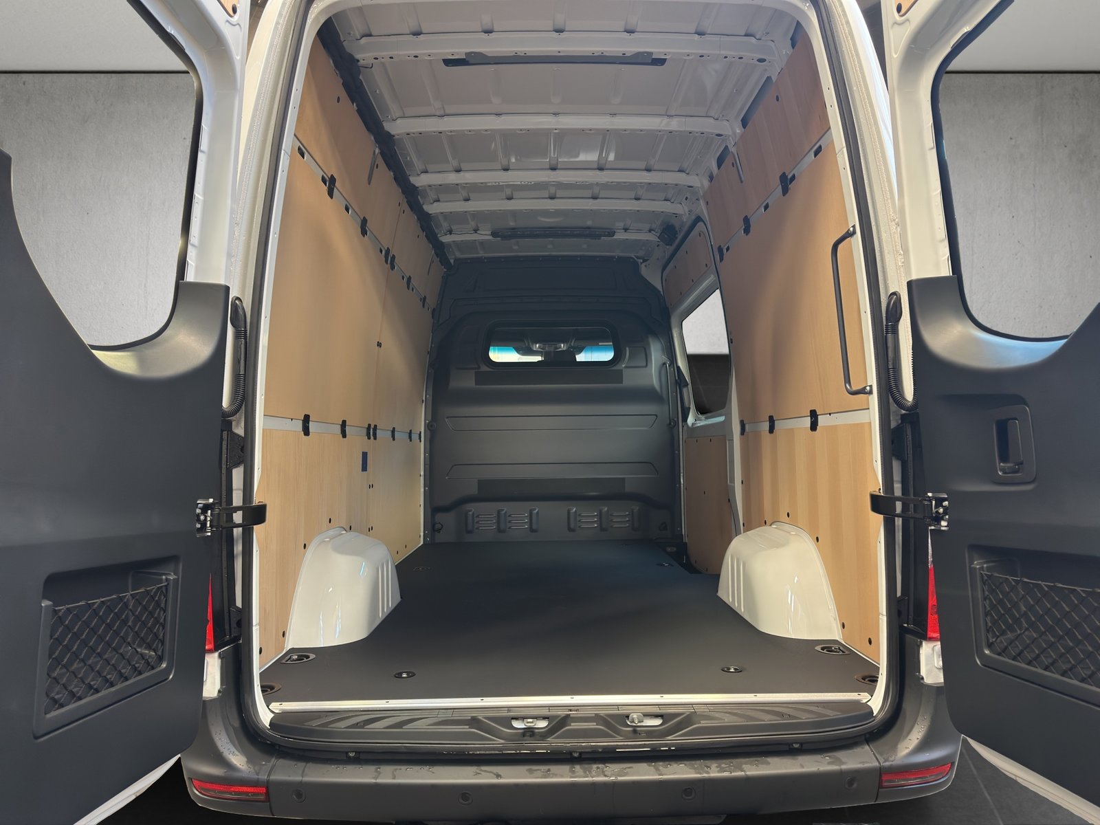 MERCEDES-BENZ eSprinter 320 81kWh Standard Hoch Pro, Electric, Ex-demonstrator, Automatic - 7