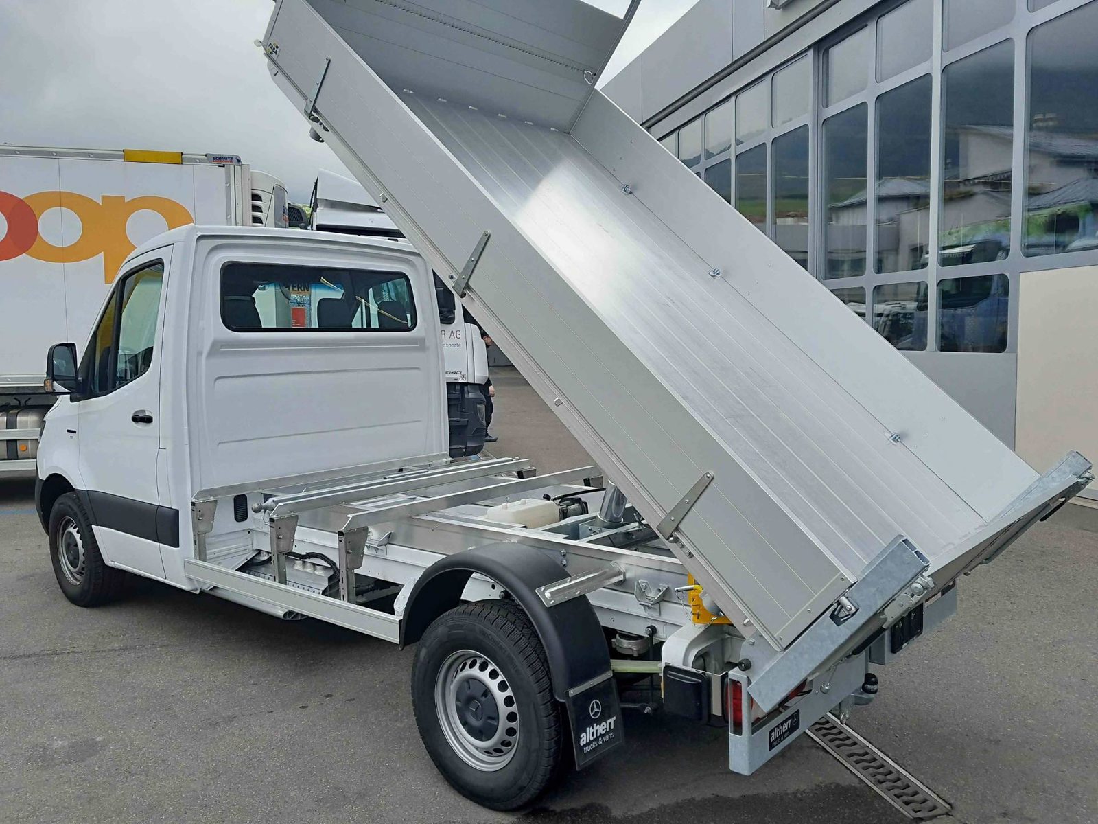 MERCEDES-BENZ eSprinter 420 Kab.-Ch. 3665 S 56 kWh Pro, Elektro, Vorführwagen, Automatik - 3