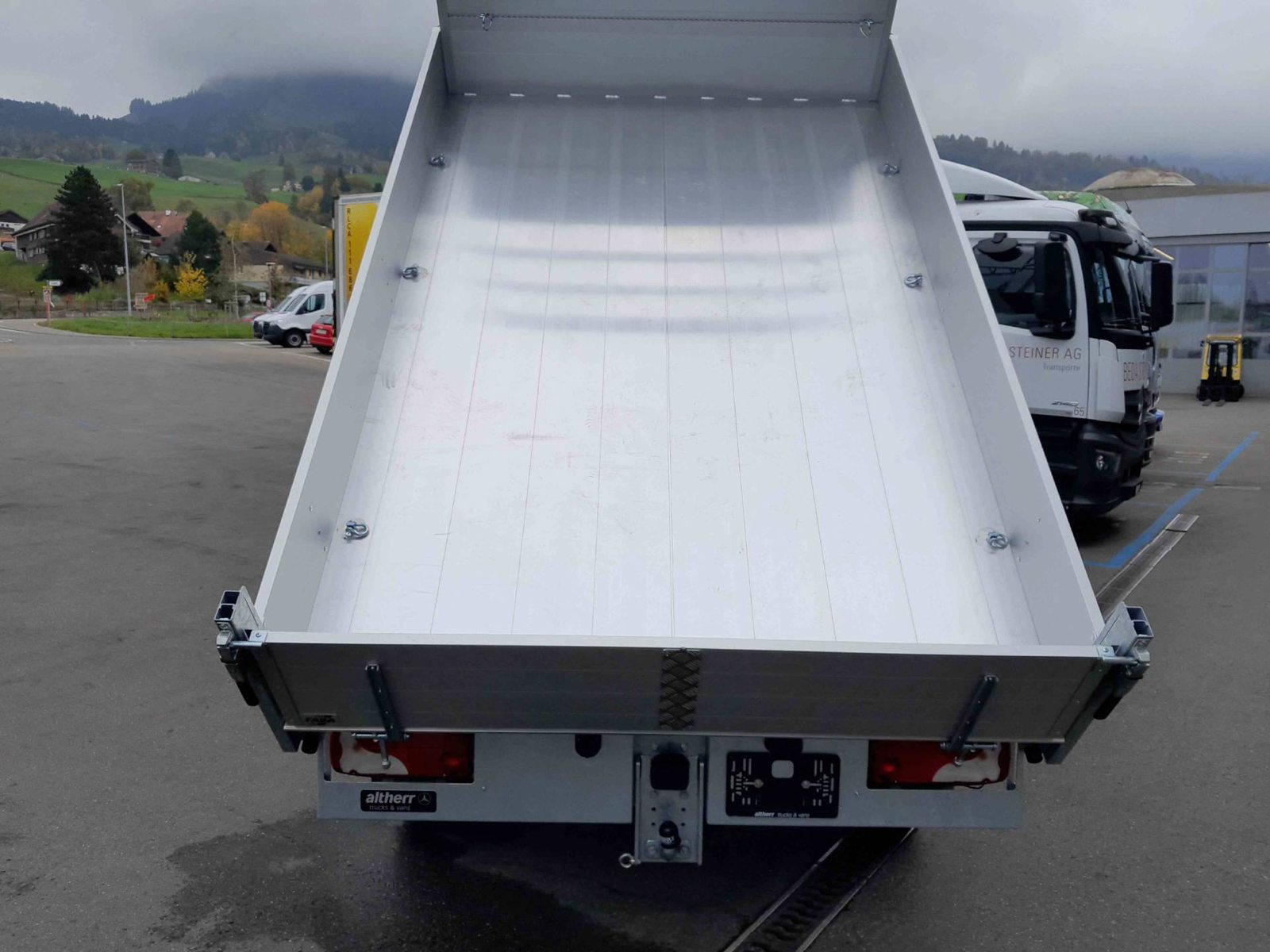 MERCEDES-BENZ eSprinter 420 Kab.-Ch. 3665 S 56 kWh Pro, Elektro, Vorführwagen, Automatik - 4