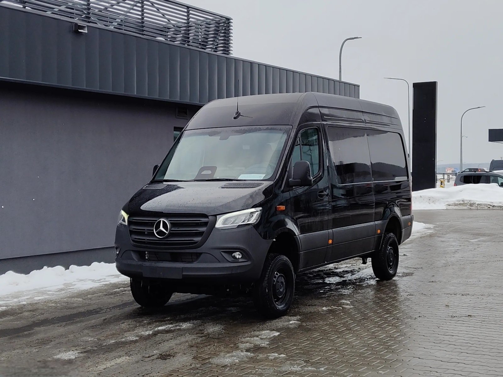 MERCEDES-BENZ Sprinter 319 CDI Standard 9G-TRONIC 4x4